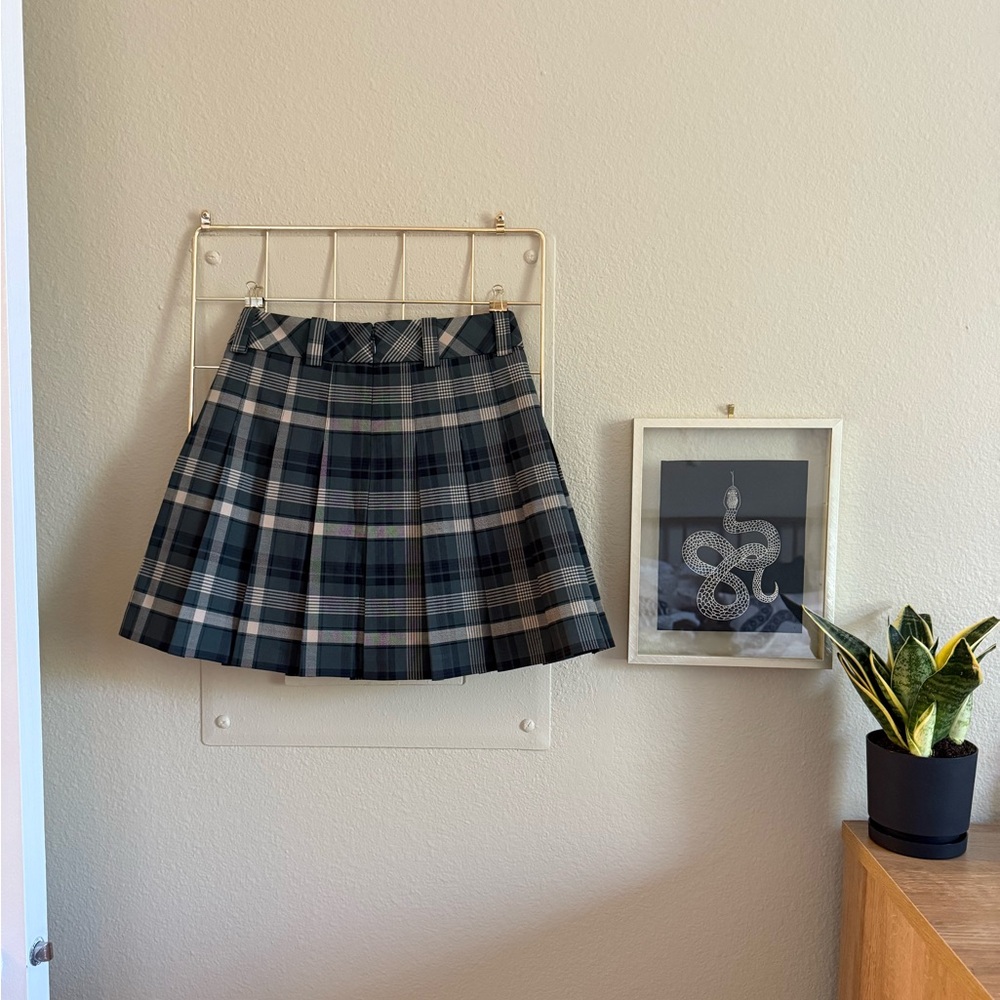 Aritzia Black and Green Pleated Mini Skirt